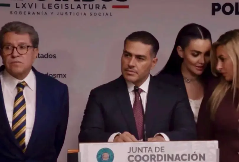 Diputadas de Morena se pelean en conferencia por aparecer junto a Harfuch | VIDEO
