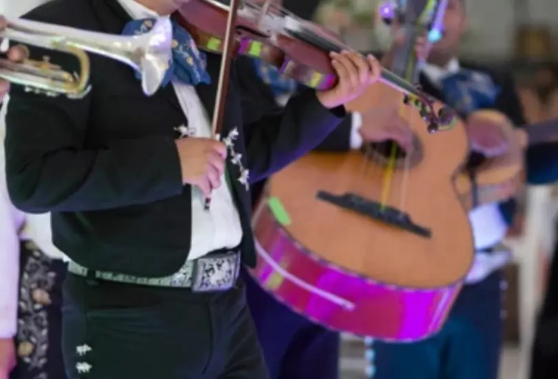 Los músicos fueron torturados y quemados por quienes los contrataron. Los músicos fueron torturados y quemados por quienes los contrataron.