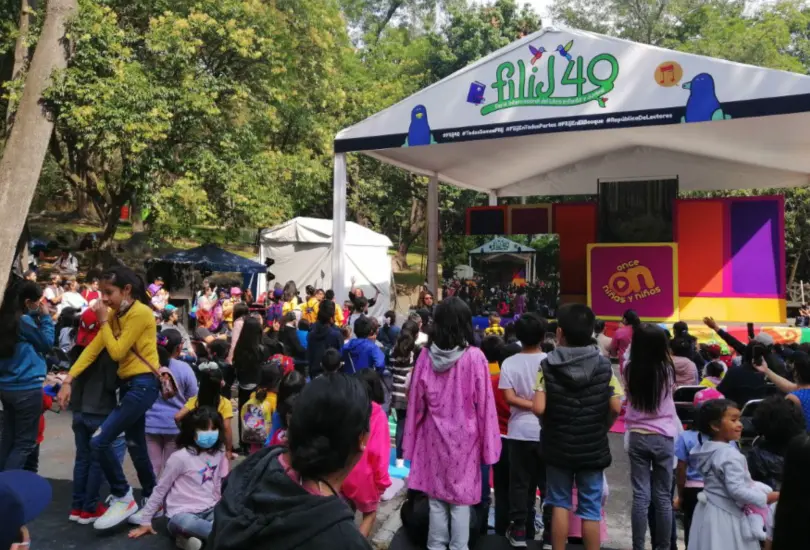 Habrá stands de editoriales, espacios de lectura colectiva y dinámicas para descubrir nuevas historias. Habrá stands de editoriales, espacios de lectura colectiva y dinámicas para descubrir nuevas historias.