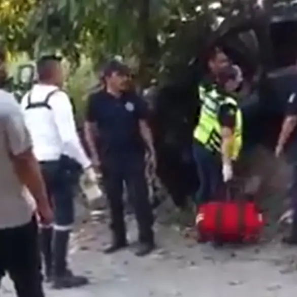 Conductora trata de ganarle el paso a tren y es embestida junto a su bebé; sobrevivieron de milagro