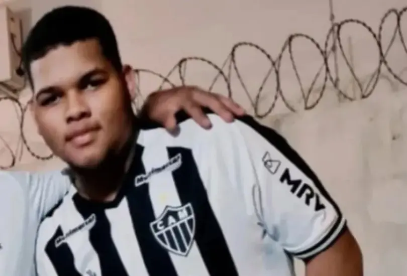 Asesinan a balazos a un joven mientras hablaba con su madre Asesinan a balazos a un joven mientras hablaba con su madre